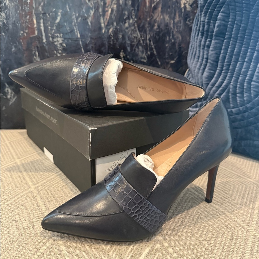 Banana Republic Navy Blue Leather Heels - Picture 2 of 4